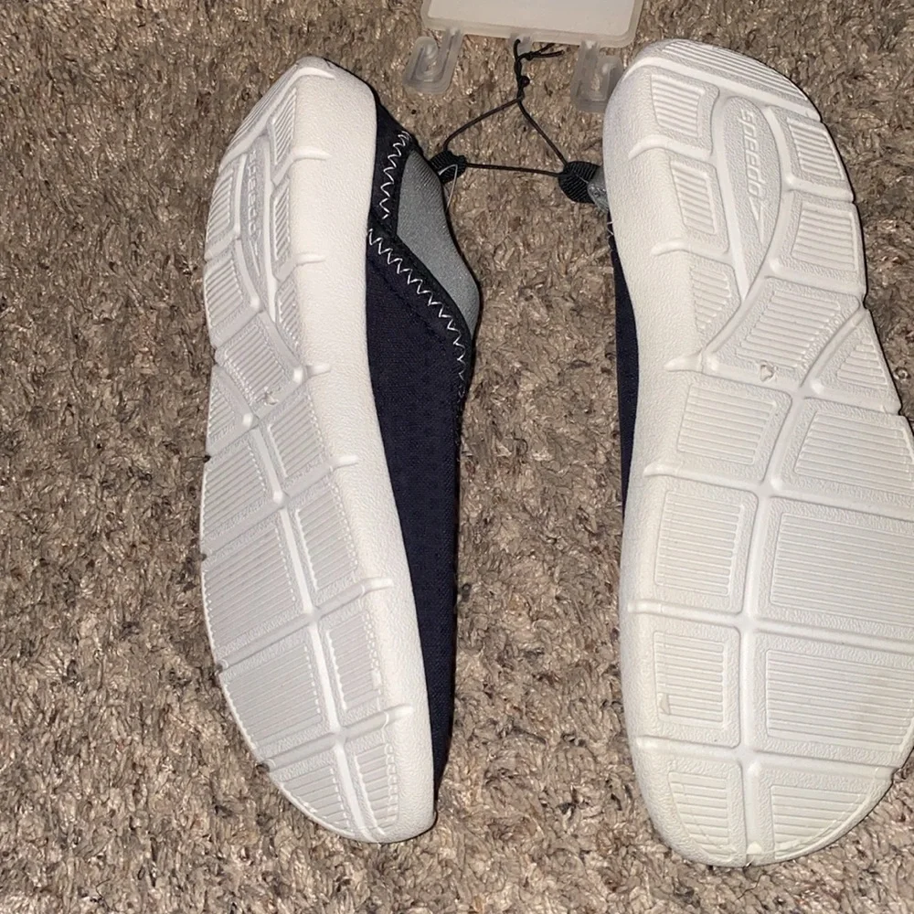 Speedo Water shoes black/gray/white Size L 4/5 Never worn - NWT